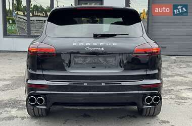 Внедорожник / Кроссовер Porsche Cayenne 2015 в 