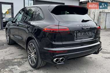 Внедорожник / Кроссовер Porsche Cayenne 2015 в 