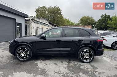 Внедорожник / Кроссовер Porsche Cayenne 2015 в 