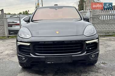 Внедорожник / Кроссовер Porsche Cayenne 2015 в 