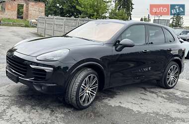 Внедорожник / Кроссовер Porsche Cayenne 2015 в 