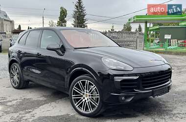 Внедорожник / Кроссовер Porsche Cayenne 2015 в 