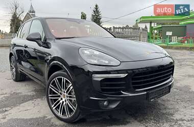 Внедорожник / Кроссовер Porsche Cayenne 2015 в 
