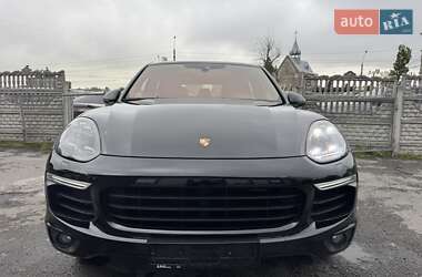 Внедорожник / Кроссовер Porsche Cayenne 2015 в 
