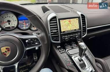 Внедорожник / Кроссовер Porsche Cayenne 2015 в 