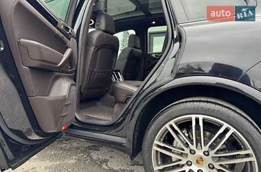Внедорожник / Кроссовер Porsche Cayenne 2015 в 