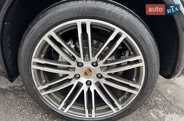 Внедорожник / Кроссовер Porsche Cayenne 2015 в 