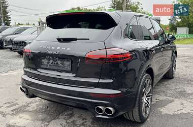 Внедорожник / Кроссовер Porsche Cayenne 2015 в 