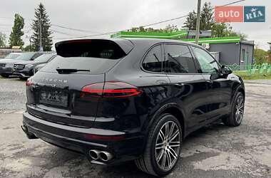 Внедорожник / Кроссовер Porsche Cayenne 2015 в 