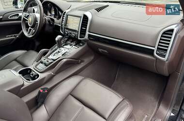 Внедорожник / Кроссовер Porsche Cayenne 2015 в 