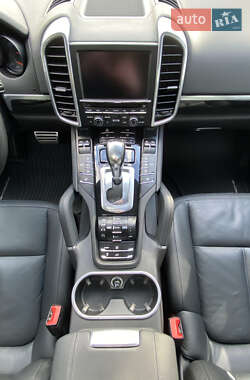 Внедорожник / Кроссовер Porsche Cayenne 2010 в 