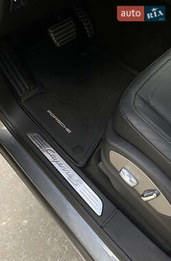 Внедорожник / Кроссовер Porsche Cayenne 2010 в 