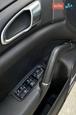 Внедорожник / Кроссовер Porsche Cayenne 2010 в 