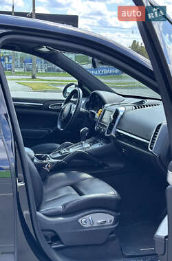 Внедорожник / Кроссовер Porsche Cayenne 2013 в 