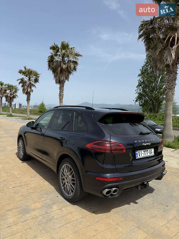 Внедорожник / Кроссовер Porsche Cayenne 2016 в Днепре