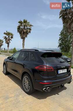 Внедорожник / Кроссовер Porsche Cayenne 2016 в 