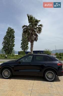 Внедорожник / Кроссовер Porsche Cayenne 2016 в 