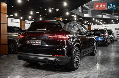 Позашляховик / Кросовер Porsche Cayenne 2020 в 