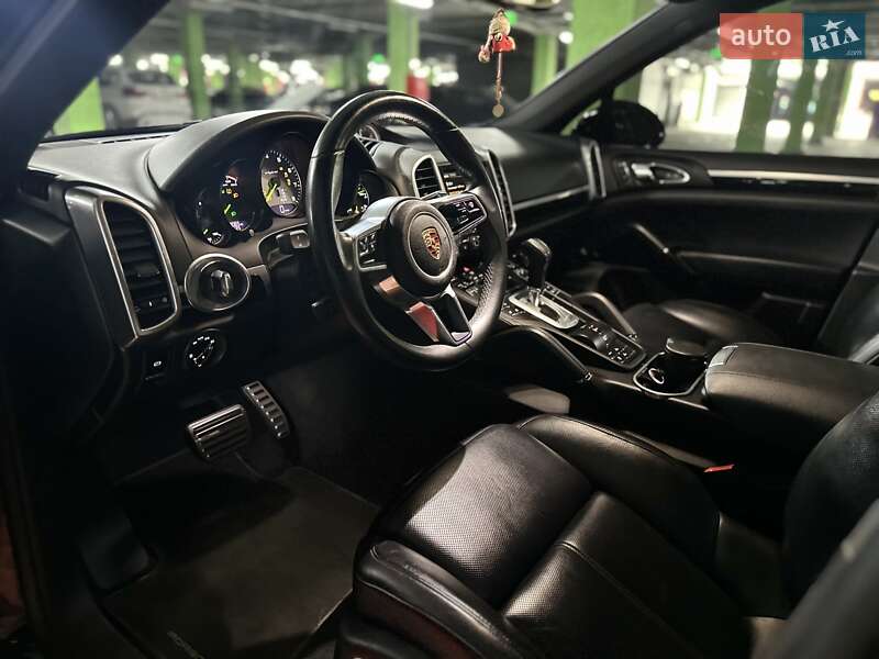 Позашляховик / Кросовер Porsche Cayenne 2015 в Києві