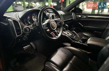Позашляховик / Кросовер Porsche Cayenne 2015 в 