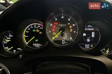Позашляховик / Кросовер Porsche Cayenne 2015 в 