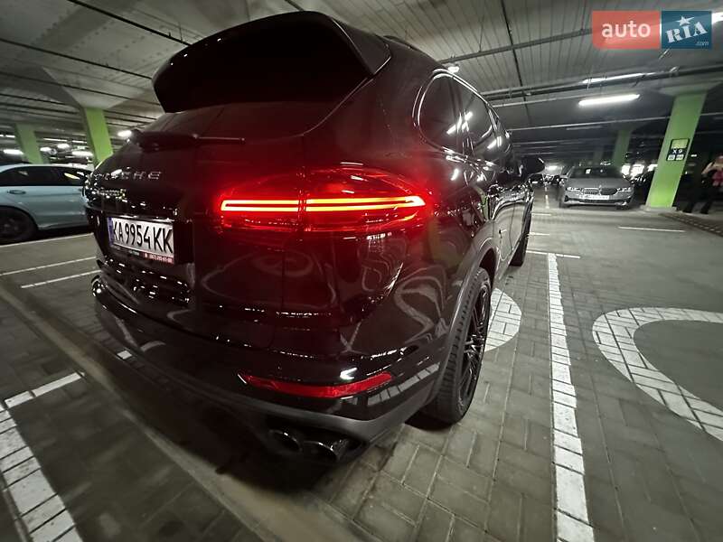 Позашляховик / Кросовер Porsche Cayenne 2015 в Києві