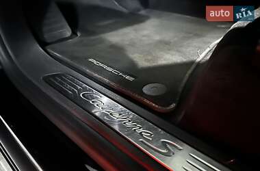 Позашляховик / Кросовер Porsche Cayenne 2015 в 