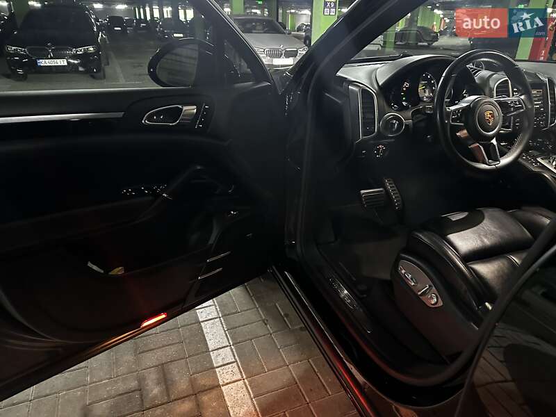 Позашляховик / Кросовер Porsche Cayenne 2015 в Києві