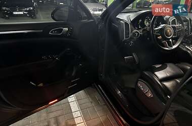 Позашляховик / Кросовер Porsche Cayenne 2015 в 