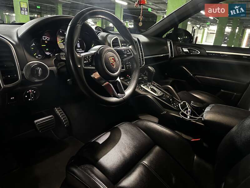 Позашляховик / Кросовер Porsche Cayenne 2015 в Києві