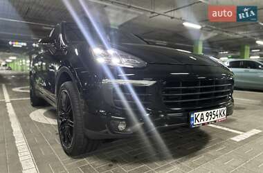 Позашляховик / Кросовер Porsche Cayenne 2015 в 