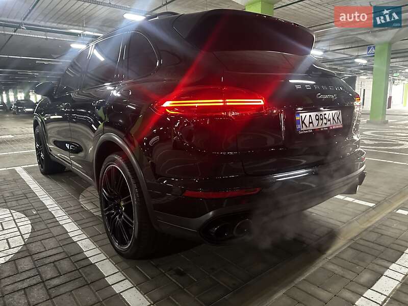 Позашляховик / Кросовер Porsche Cayenne 2015 в Києві