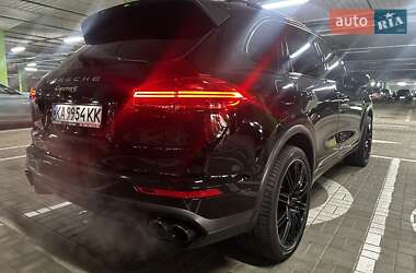 Позашляховик / Кросовер Porsche Cayenne 2015 в 
