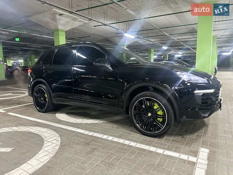 Позашляховик / Кросовер Porsche Cayenne 2015 в Києві