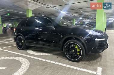 Позашляховик / Кросовер Porsche Cayenne 2015 в 