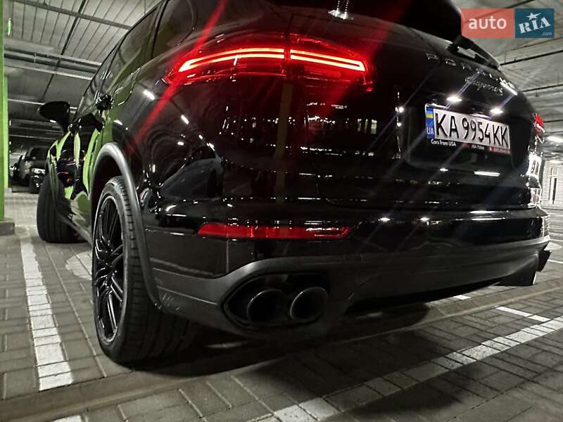 Позашляховик / Кросовер Porsche Cayenne 2015 в Києві