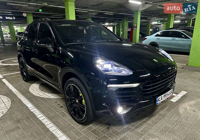 Позашляховик / Кросовер Porsche Cayenne 2015 в Києві