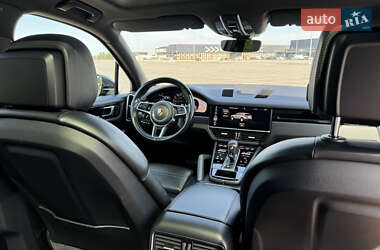 Внедорожник / Кроссовер Porsche Cayenne 2017 в 