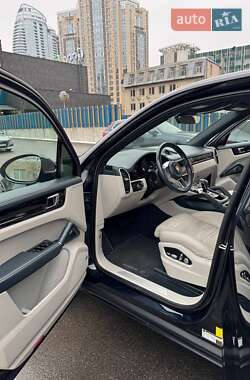 Внедорожник / Кроссовер Porsche Cayenne 2019 в 