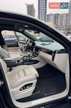 Внедорожник / Кроссовер Porsche Cayenne 2019 в 