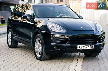 Позашляховик / Кросовер Porsche Cayenne 2012 в 