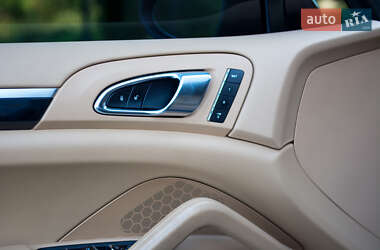 Позашляховик / Кросовер Porsche Cayenne 2012 в 