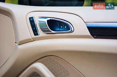 Позашляховик / Кросовер Porsche Cayenne 2012 в 