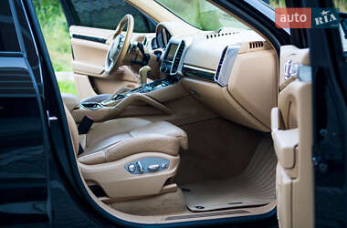 Позашляховик / Кросовер Porsche Cayenne 2012 в 