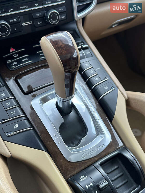 Внедорожник / Кроссовер Porsche Cayenne 2014 в Белогородке