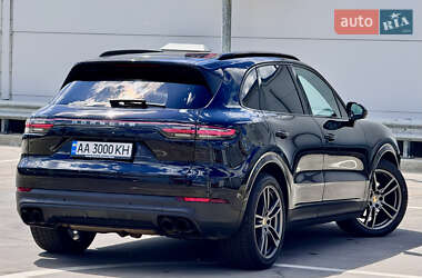 Внедорожник / Кроссовер Porsche Cayenne 2017 в 