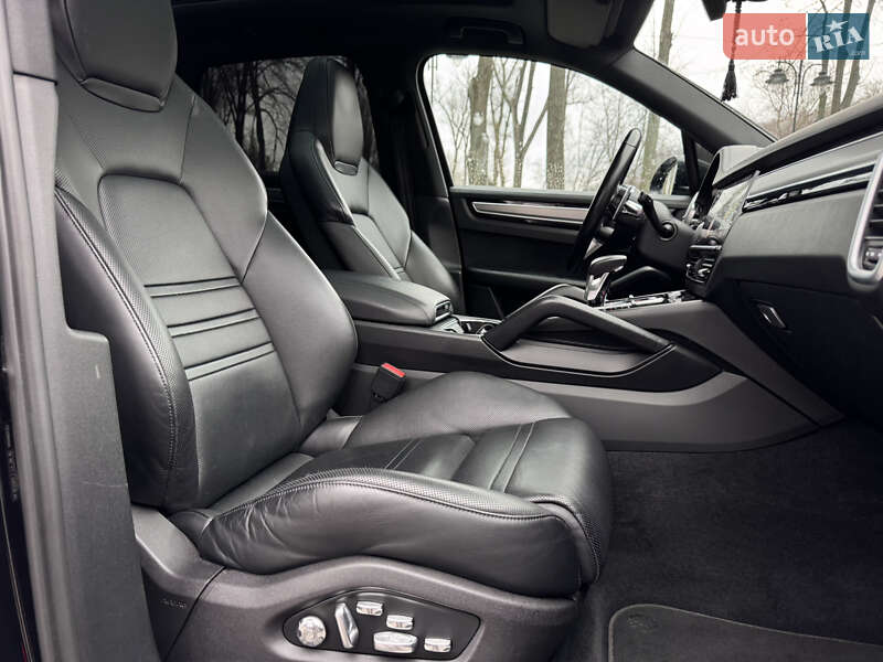 Позашляховик / Кросовер Porsche Cayenne 2017 в Києві