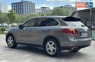 Внедорожник / Кроссовер Porsche Cayenne 2012 в 