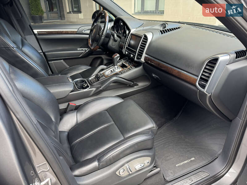 Внедорожник / Кроссовер Porsche Cayenne 2012 в Киеве