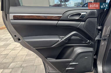 Внедорожник / Кроссовер Porsche Cayenne 2012 в 